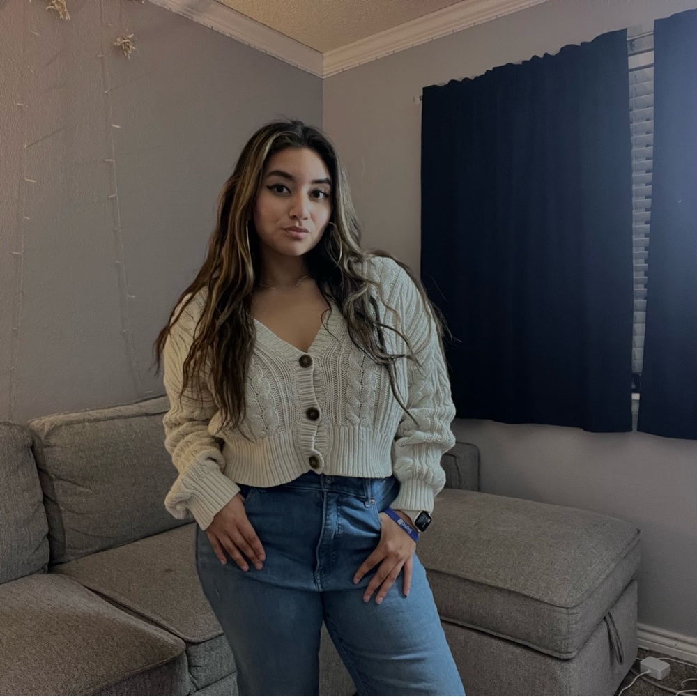Express High Rise Mom Jean - Picture 2 of 5